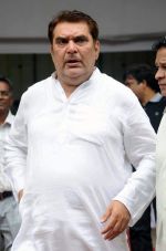 Raza Murad at Ashok Mehta_s funeral in Mumbai on 17th Aug 2012  (8).jpg