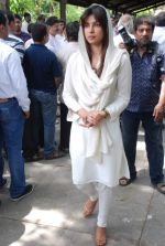 priyanka Chopra at Ashok Mehta_s funeral in Mumbai on 17th Aug 2012 (114).JPG
