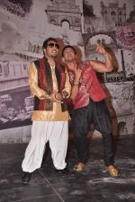 Vivek Oberoi, Mika Singh on the sets of Kismat Love Paisa Dili in Filmcity,Mumbai on 17th Aug 2012 (31).JPG