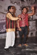 Vivek Oberoi, Mika Singh on the sets of Kismat Love Paisa Dili in Filmcity,Mumbai on 17th Aug 2012 (32).JPG