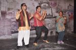Vivek Oberoi, Mika Singh on the sets of Kismat Love Paisa Dili in Filmcity,Mumbai on 17th Aug 2012 (36).JPG