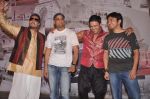 Vivek Oberoi, Mika Singh on the sets of Kismat Love Paisa Dili in Filmcity,Mumbai on 17th Aug 2012 (39).JPG