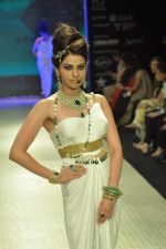 Model walks the ramp for Amrapali Jewels Pvt Ltd at IIJW Day 1 on 19th Aug 2012 (27).JPG