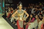 Model walks the ramp for Amrapali Jewels Pvt Ltd at IIJW Day 1 on 19th Aug 2012 (6).JPG