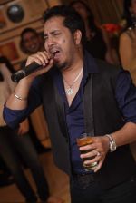 Mika Singh at Adnan Sami party on 20th Aug 2012 (7).JPG
