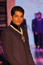 Model walks the ramp for Anmol Jewels Show at IIJW Day 2 on 20th Aug 2012 (13).JPG