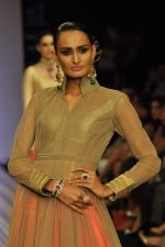 Model walks the ramp for Anmol Jewels Show at IIJW Day 2 on 20th Aug 2012 (16).JPG