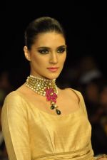 Model walks the ramp for Anmol Jewels Show at IIJW Day 2 on 20th Aug 2012 (18).JPG