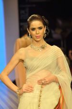 Model walks the ramp for Anmol Jewels Show at IIJW Day 2 on 20th Aug 2012 (24).JPG