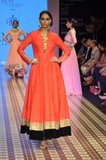 Model walks the ramp for Anmol Jewels Show at IIJW Day 2 on 20th Aug 2012 (46).JPG