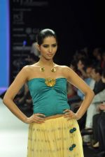 Model walks the ramp for Gia Jewels Show at IIJW Day 2 on 20th Aug 2012 (100).JPG