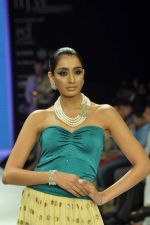 Model walks the ramp for Gia Jewels Show at IIJW Day 2 on 20th Aug 2012 (39).JPG