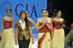 Model walks the ramp for Gia Jewels Show at IIJW Day 2 on 20th Aug 2012 (46).JPG