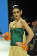 Model walks the ramp for Gia Jewels Show at IIJW Day 2 on 20th Aug 2012 (75).JPG