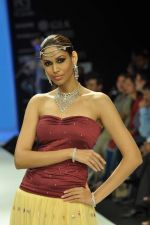 Model walks the ramp for Gia Jewels Show at IIJW Day 2 on 20th Aug 2012 (83).JPG