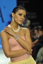 Model walks the ramp for Gia Jewels Show at IIJW Day 2 on 20th Aug 2012 (86).JPG