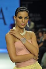 Model walks the ramp for Gia Jewels Show at IIJW Day 2 on 20th Aug 2012 (87).JPG