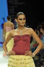 Model walks the ramp for Gia Jewels Show at IIJW Day 2 on 20th Aug 2012 (89).JPG