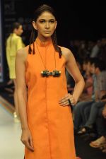 Model walks the ramp for Tanvi Garg Jewels Show at IIJW Day 2 on 20th Aug 2012 (15).JPG
