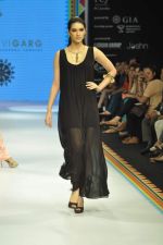 Model walks the ramp for Tanvi Garg Jewels Show at IIJW Day 2 on 20th Aug 2012 (28).JPG