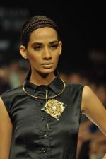 Model walks the ramp for Tanvi Garg Jewels Show at IIJW Day 2 on 20th Aug 2012 (30).JPG