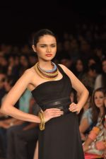 Model walks the ramp for Anand Shah Show at IIJW Day 3 on 21st Aug 2012 (11).JPG