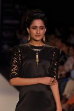 Model walks the ramp for Infinity Creation-Japan Show at IIJW Day 3 on 21st Aug 2012 (35).JPG