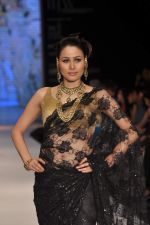 Model walks the ramp for Kays Jewel Show at IIJW Day 3 on 21st Aug 2012 (39).JPG