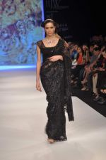 Model walks the ramp for Kays Jewel Show at IIJW Day 3 on 21st Aug 2012 (49).JPG