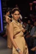 Model walks the ramp for Jewels Emporium Show at IIJW Day 4 on 22nd Aug 2012 (63).JPG