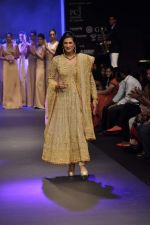Model walks the ramp for Jewels Emporium Show at IIJW Day 4 on 22nd Aug 2012 (78).JPG