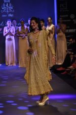 Model walks the ramp for Jewels Emporium Show at IIJW Day 4 on 22nd Aug 2012 (81).JPG