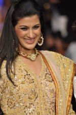 Model walks the ramp for Jewels Emporium Show at IIJW Day 4 on 22nd Aug 2012 (85).JPG