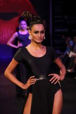 Model walks the ramp for KGK Entice Pvt.Ltd Show at IIJW Day 4 on 22nd Aug 2012 (120).JPG