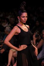 Model walks the ramp for KGK Entice Pvt.Ltd Show at IIJW Day 4 on 22nd Aug 2012 (126).JPG
