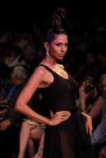 Model walks the ramp for KGK Entice Pvt.Ltd Show at IIJW Day 4 on 22nd Aug 2012 (127).JPG