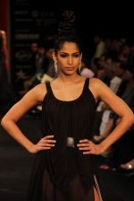 Model walks the ramp for KGK Entice Pvt.Ltd Show at IIJW Day 4 on 22nd Aug 2012 (128).JPG