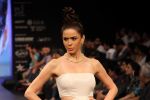 Model walks the ramp for KGK Entice Pvt.Ltd Show at IIJW Day 4 on 22nd Aug 2012 (148).JPG