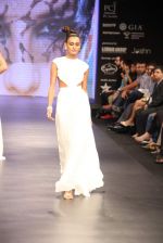 Model walks the ramp for KGK Entice Pvt.Ltd Show at IIJW Day 4 on 22nd Aug 2012 (150).JPG