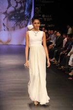 Model walks the ramp for KGK Entice Pvt.Ltd Show at IIJW Day 4 on 22nd Aug 2012 (152).JPG