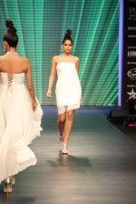 Model walks the ramp for KGK Entice Pvt.Ltd Show at IIJW Day 4 on 22nd Aug 2012 (160).JPG