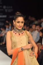 Model walks the ramp for Kriplani & Sons Show at IIJW Day 4 on 22nd Aug 2012 (87).JPG