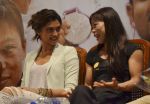 Deepika Padukone, Mary Kom during the felicitation function by Olympic Gold Quest in Mumbai on 23rd Aug 2012 (7).JPG