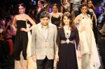Madhuri Dixit walks the ramp for PC Jeweller Show at IIJW Day 5 Grand Finale on 23rd Aug 2012 (6).JPG