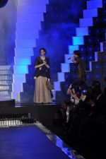 Sonam Kapoor walks the ramp for PC Jeweller Show at IIJW Day 5 Grand Finale on 23rd Aug 2012 (82).JPG