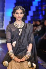 Sonam Kapoor walks the ramp for PC Jeweller Show at IIJW Day 5 Grand Finale on 23rd Aug 2012 (86).JPG