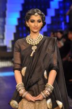 Sonam Kapoor walks the ramp for PC Jeweller Show at IIJW Day 5 Grand Finale on 23rd Aug 2012 (87).JPG
