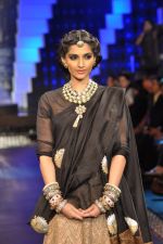 Sonam Kapoor walks the ramp for PC Jeweller Show at IIJW Day 5 Grand Finale on 23rd Aug 2012 (88).JPG