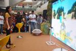 Karisma Kapoor plays with kids at Kellogs chocos augmented reality game on 24th Aug 2012 (27).JPG