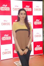 Karisma Kapoor plays with kids at Kellogs chocos augmented reality game on 24th Aug 2012 (39).JPG